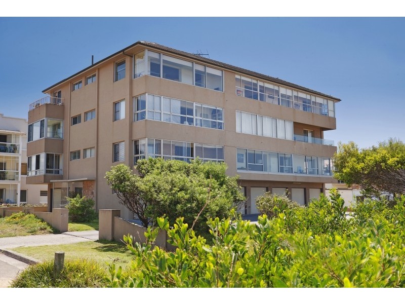 2/1 Albemarle Street, Narrabeen NSW 2101