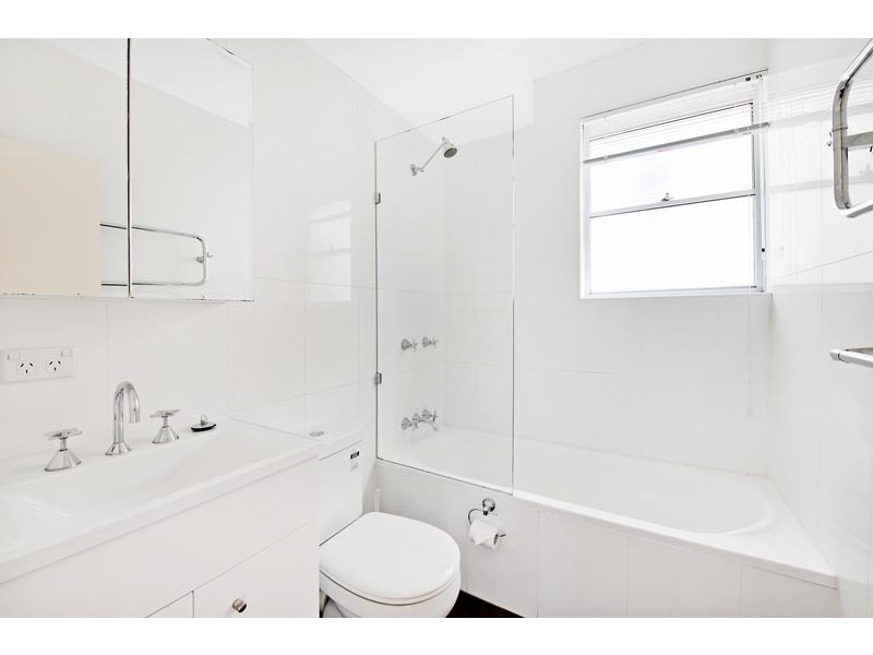 2/132 QUEENSCLIFF ROAD, Queenscliff NSW 2096