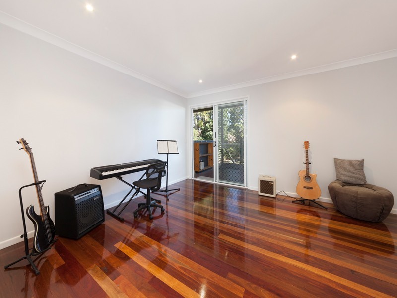 19 Greggor Street, Wynnum West QLD 4178