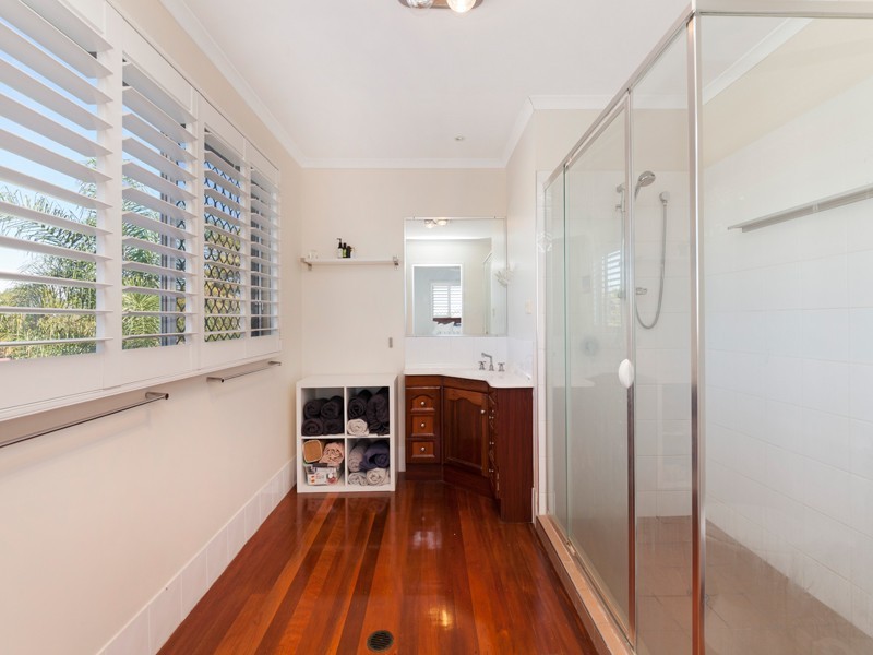 19 Greggor Street, Wynnum West QLD 4178