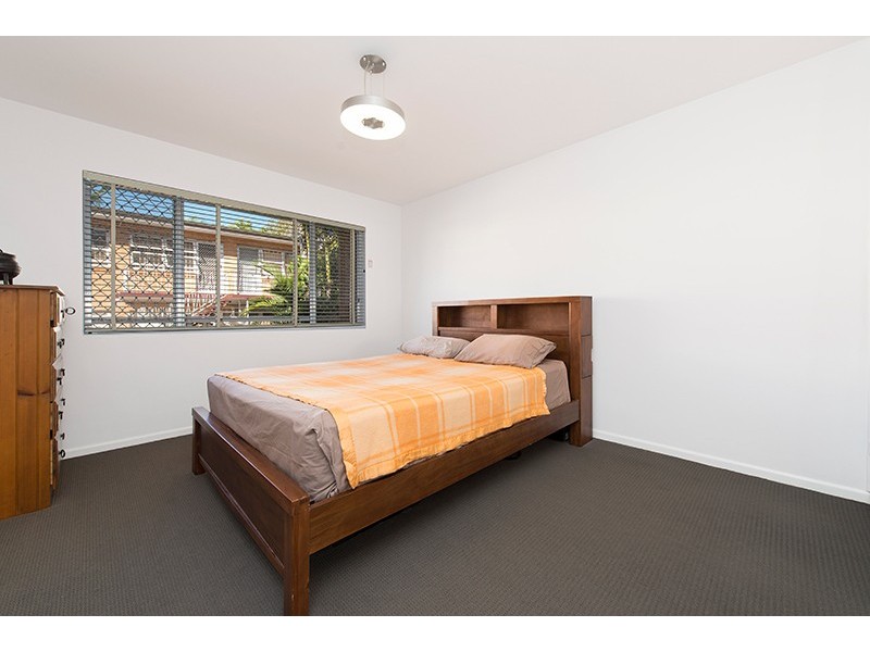 2/33 DANSIE STREET, Greenslopes QLD 4120