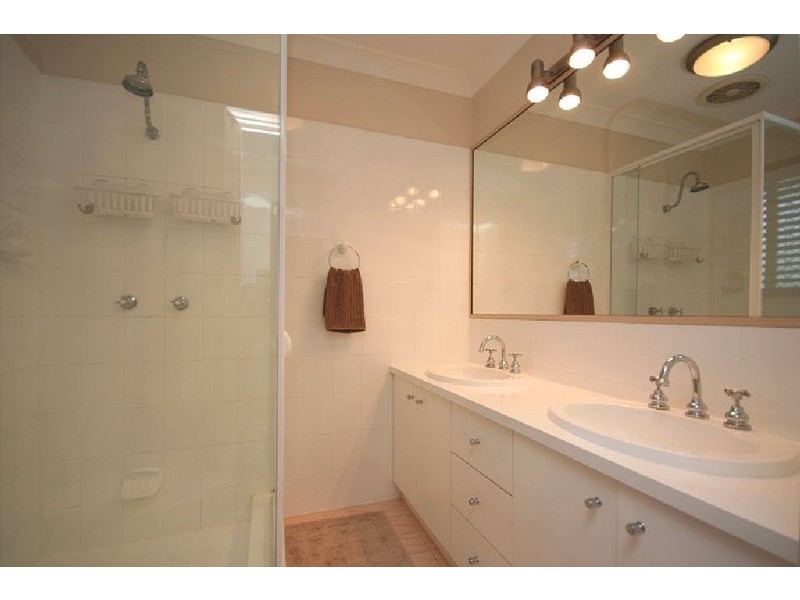 8 Myola Court, Carindale QLD 4152