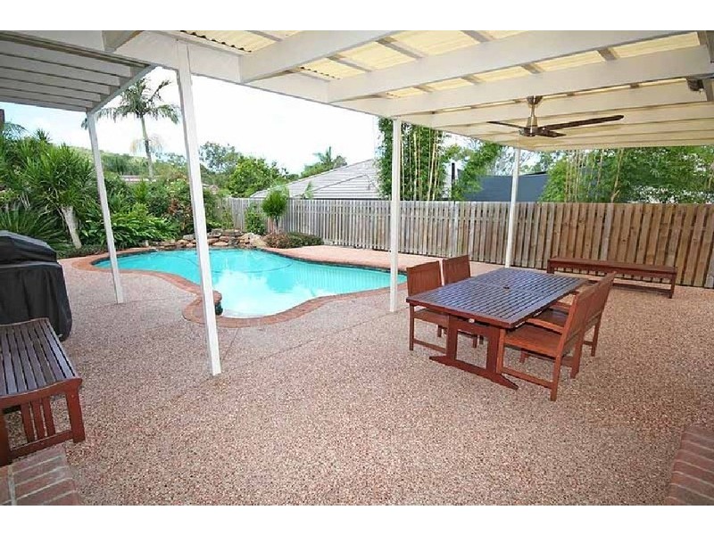 8 Myola Court, Carindale QLD 4152