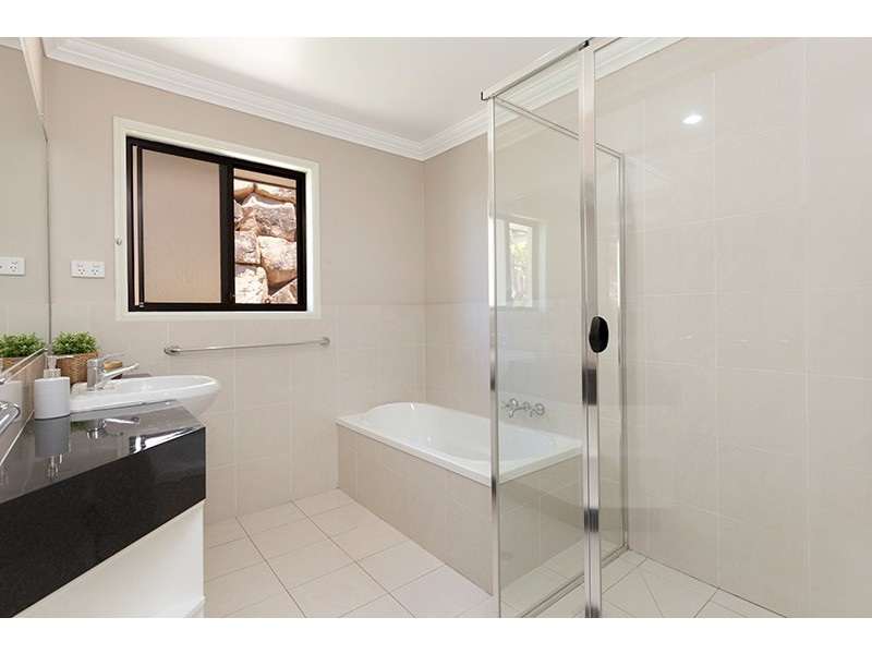 27 GIORDANO PLACE, Belmont QLD 4153