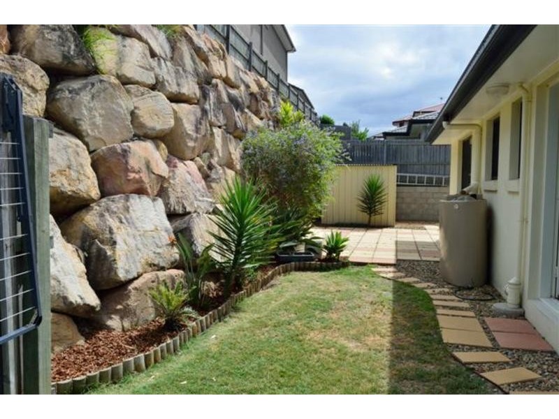 27 GIORDANO PLACE, Belmont QLD 4153