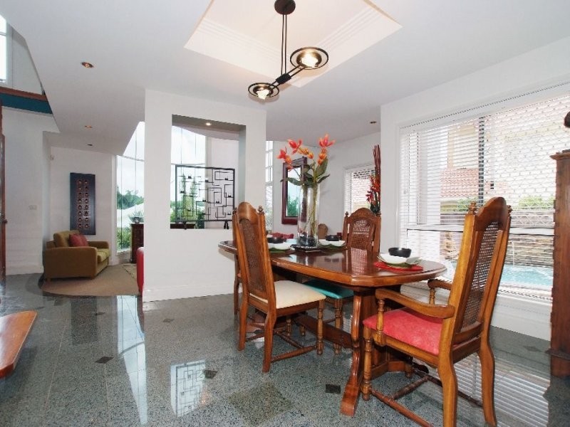 5 Tappin Court, Carindale QLD 4152