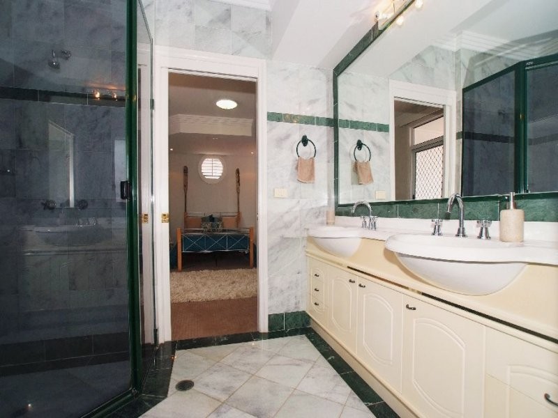 5 Tappin Court, Carindale QLD 4152