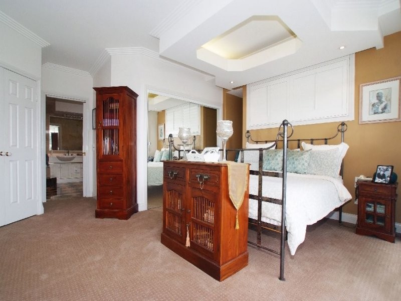 5 Tappin Court, Carindale QLD 4152