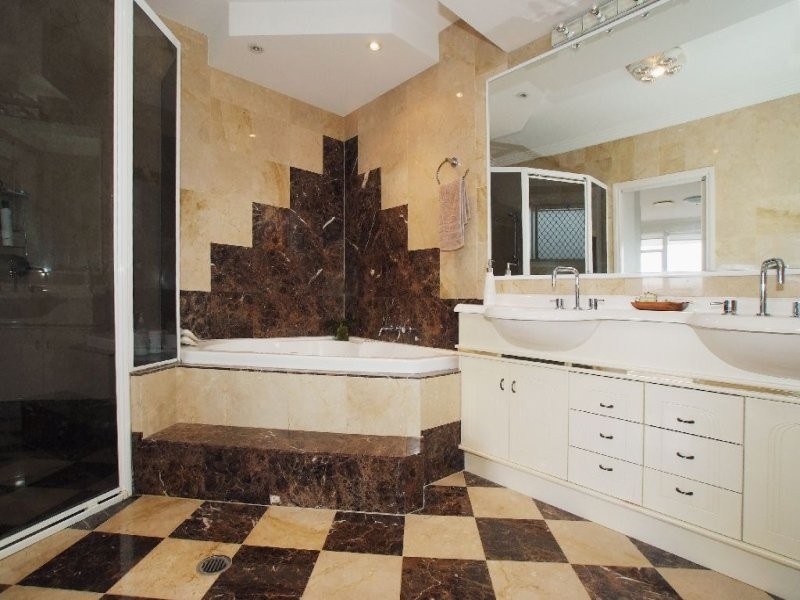 5 Tappin Court, Carindale QLD 4152