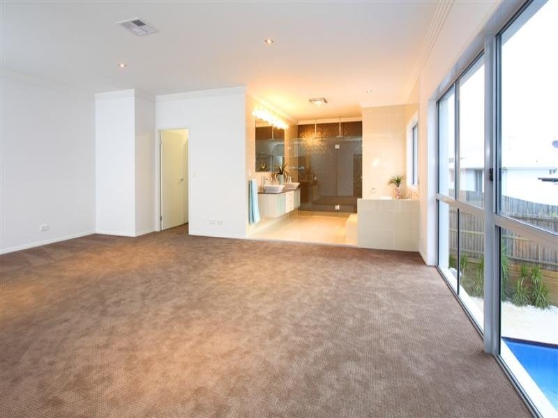 11 John Street, Manly West QLD 4179