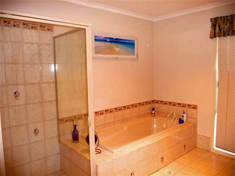 23 Aspen Street, Carindale QLD 4152