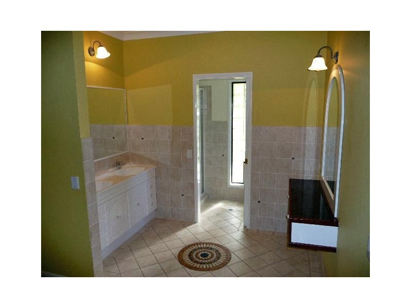 26 St Andrews Crescent, Carindale QLD 4152