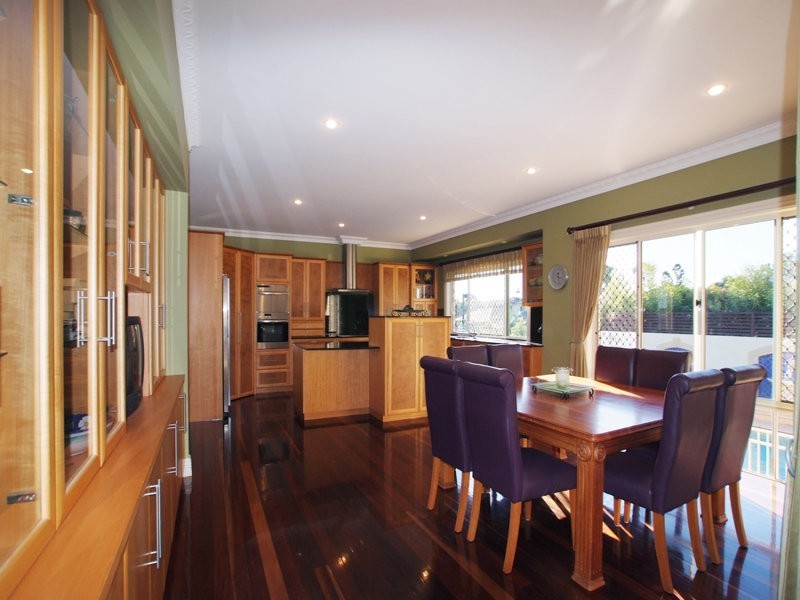 20 Ashbourne Close, Carindale QLD 4152
