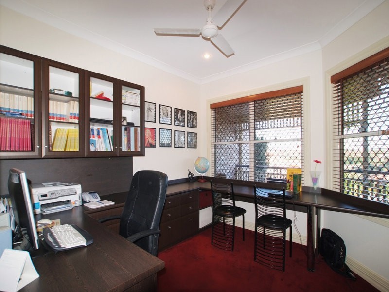 20 Ashbourne Close, Carindale QLD 4152