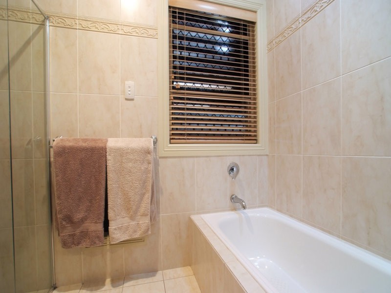 20 Ashbourne Close, Carindale QLD 4152