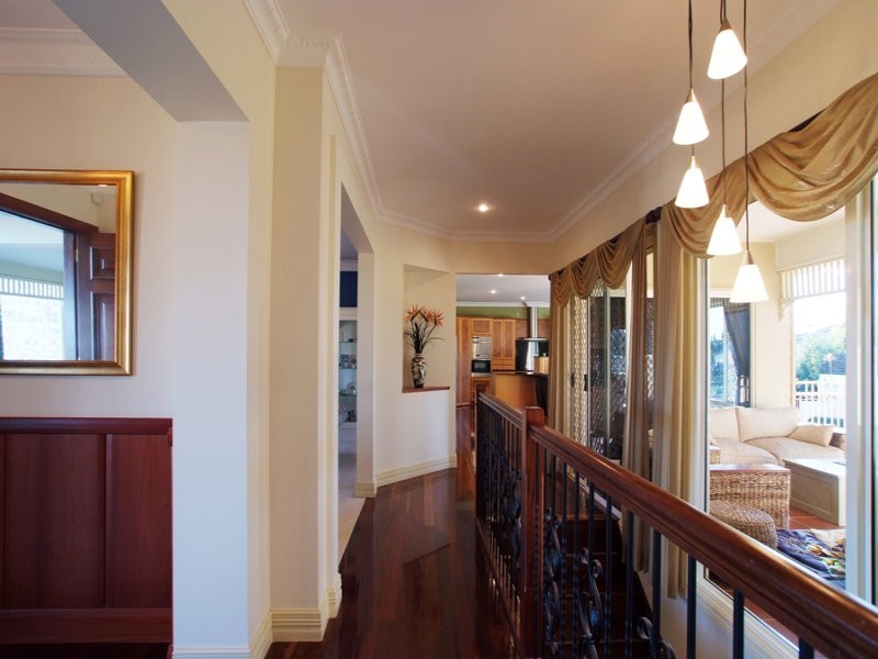 20 Ashbourne Close, Carindale QLD 4152