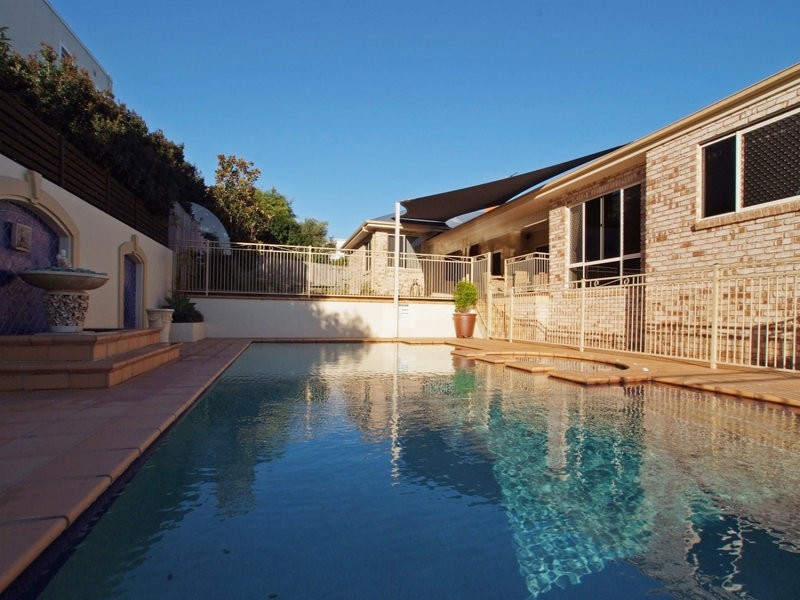 20 Ashbourne Close, Carindale QLD 4152