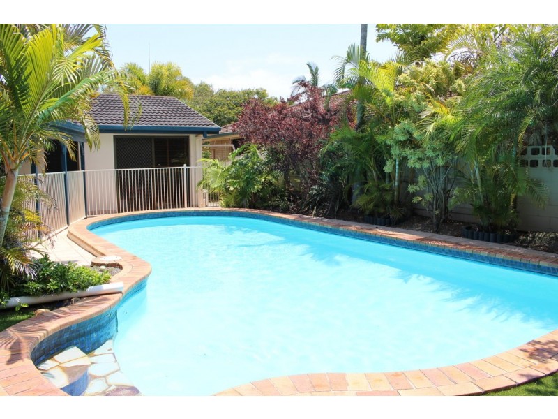 16 Urquhart Street, Carindale QLD 4152