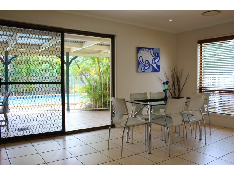 16 Urquhart Street, Carindale QLD 4152