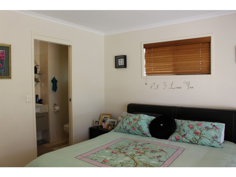16 Urquhart Street, Carindale QLD 4152