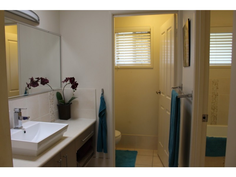 16 Urquhart Street, Carindale QLD 4152