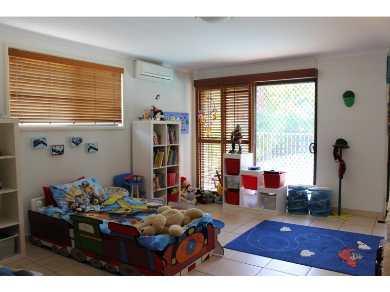 16 Urquhart Street, Carindale QLD 4152