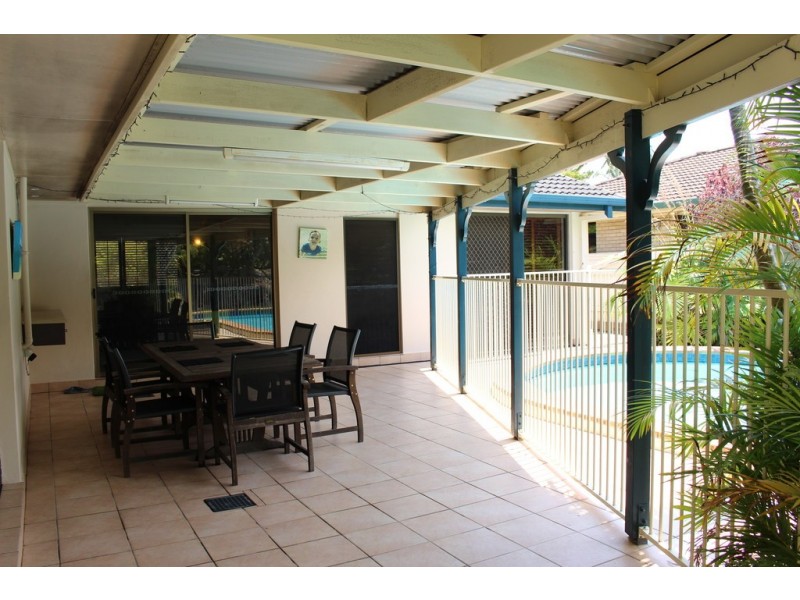 16 Urquhart Street, Carindale QLD 4152