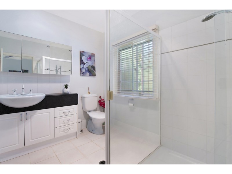 33 BOOLIGAL STREET, Carina QLD 4152