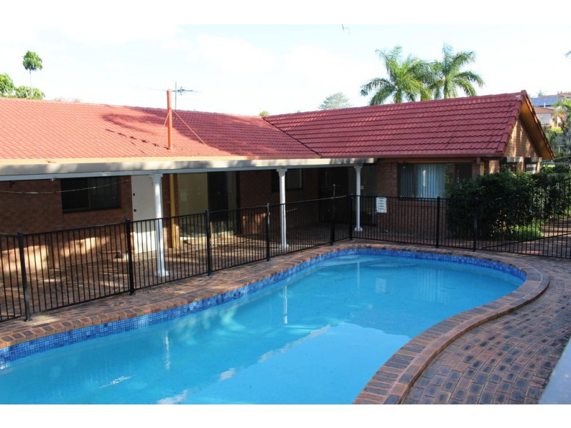 6 Burgh Court, Carindale QLD 4152