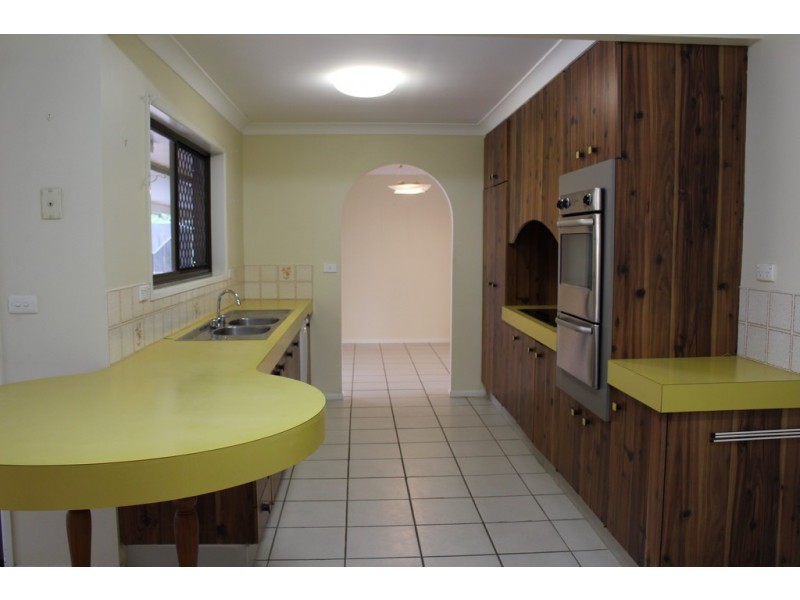 6 Burgh Court, Carindale QLD 4152