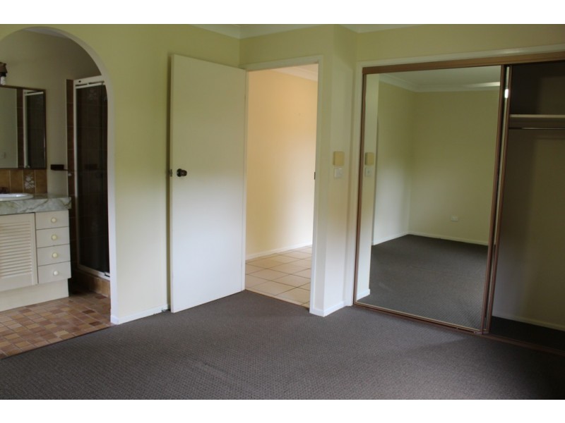 6 Burgh Court, Carindale QLD 4152