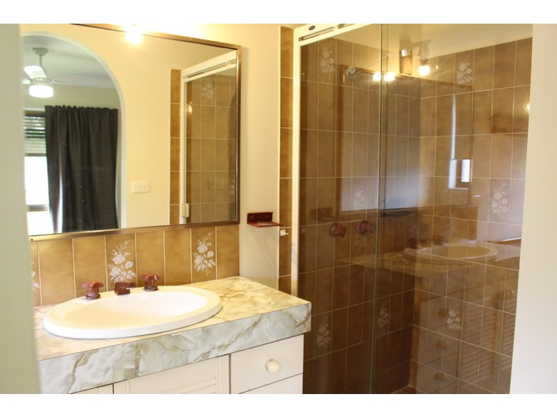 6 Burgh Court, Carindale QLD 4152