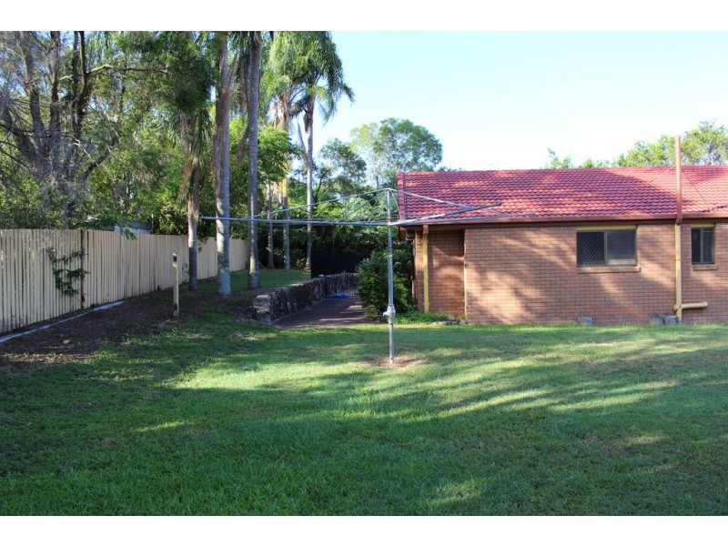 6 Burgh Court, Carindale QLD 4152