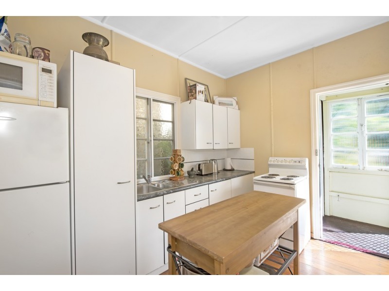 11 GOWER STREET, Holland Park West QLD 4121