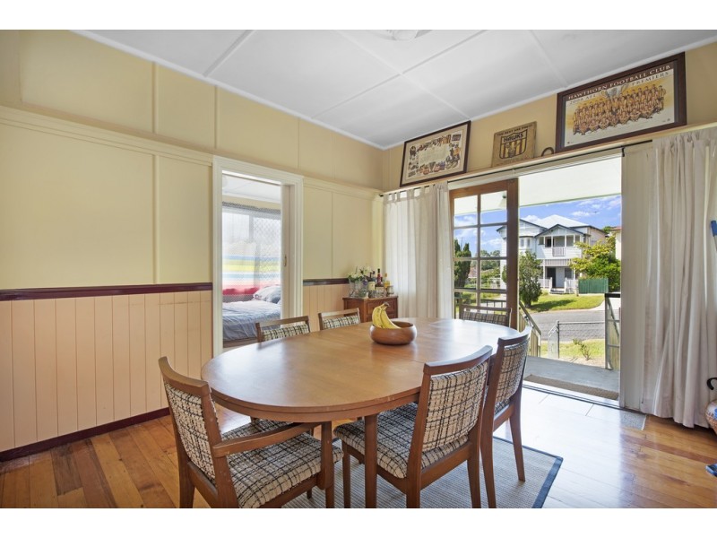 11 GOWER STREET, Holland Park West QLD 4121