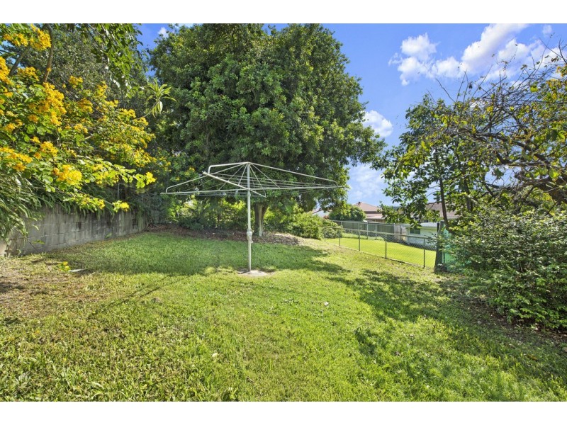 11 GOWER STREET, Holland Park West QLD 4121