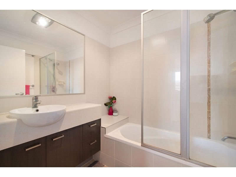 3/3 WATTLE AVENUE, Carina QLD 4152