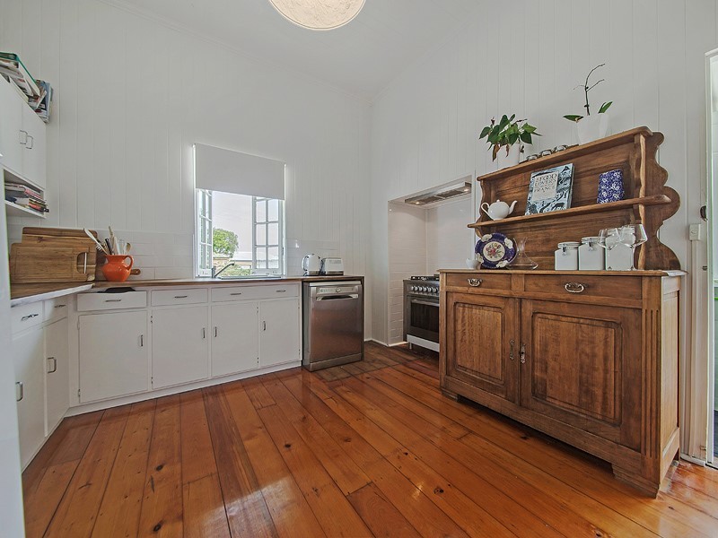 82 Stephen Street, Camp Hill QLD 4152