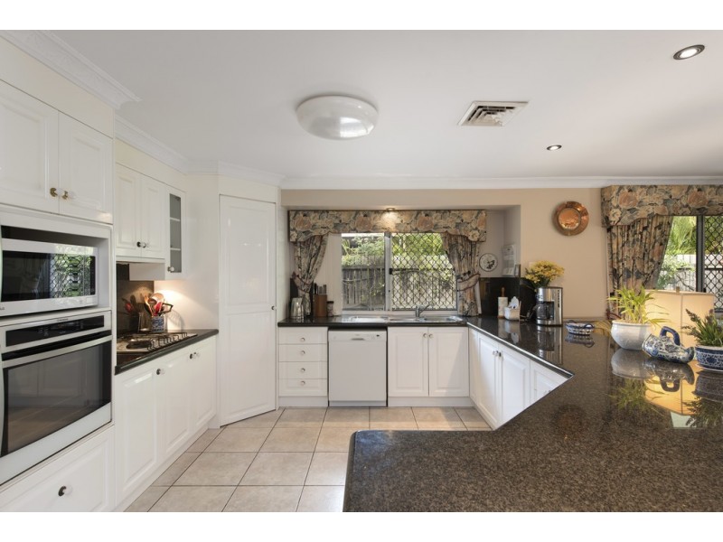 18 CARRINGTON PLACE, Carindale QLD 4152