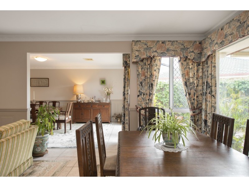 18 CARRINGTON PLACE, Carindale QLD 4152