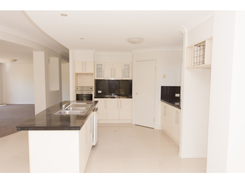 19 Araluen Place, Carindale QLD 4152