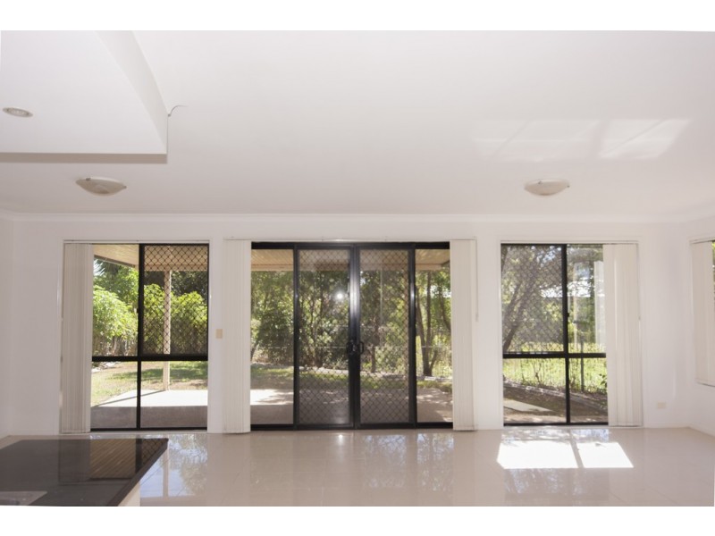 19 Araluen Place, Carindale QLD 4152