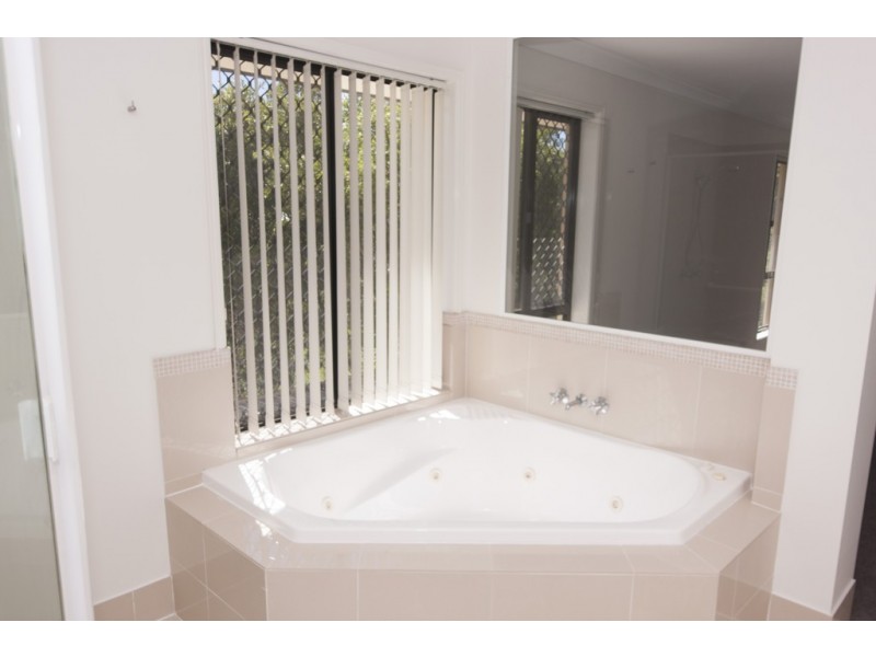 19 Araluen Place, Carindale QLD 4152