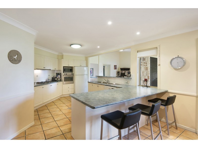24 CLEARMOUNT CRESCENT, Carindale QLD 4152