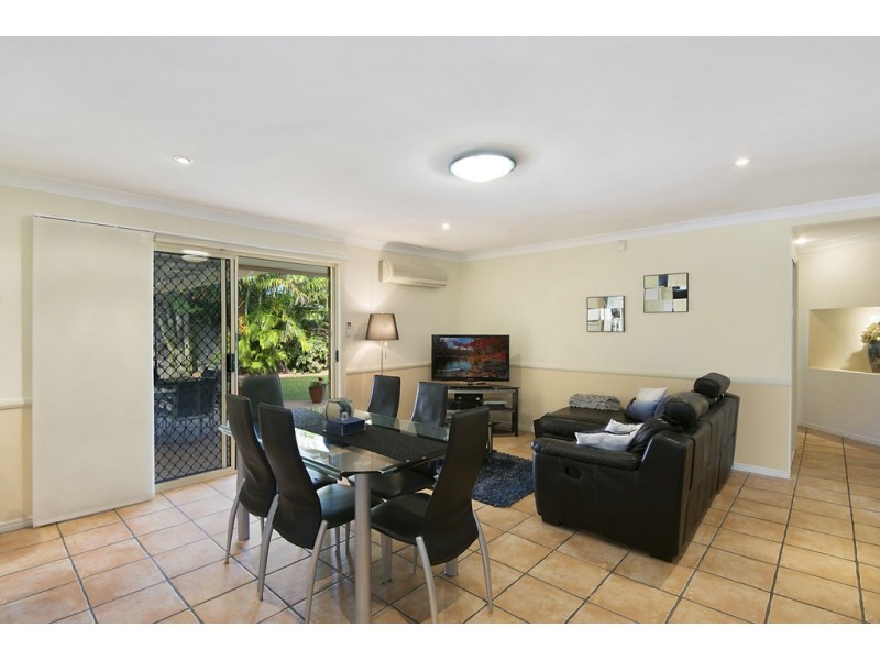 24 CLEARMOUNT CRESCENT, Carindale QLD 4152