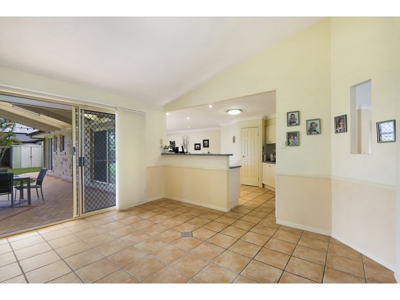 24 CLEARMOUNT CRESCENT, Carindale QLD 4152