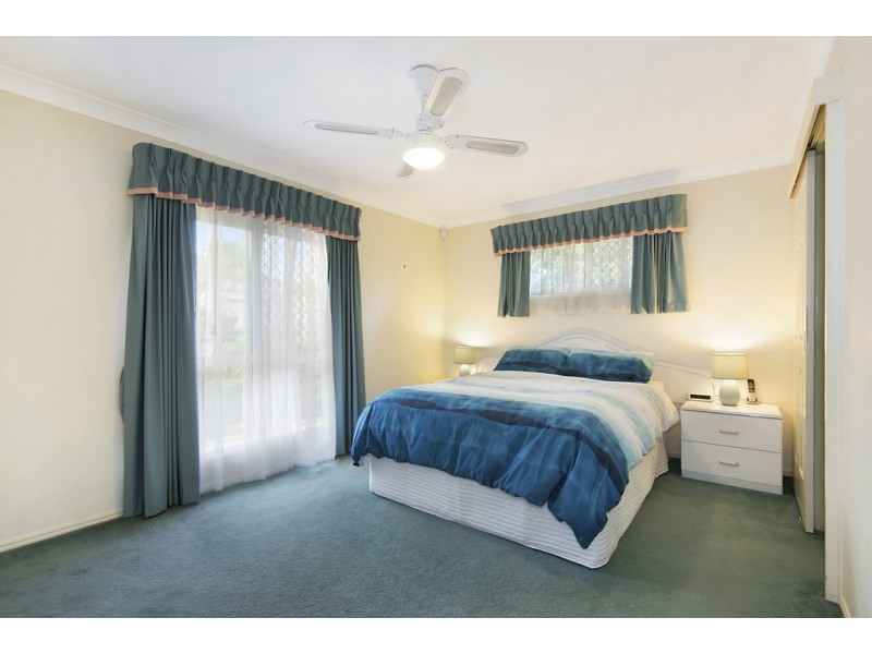 24 CLEARMOUNT CRESCENT, Carindale QLD 4152