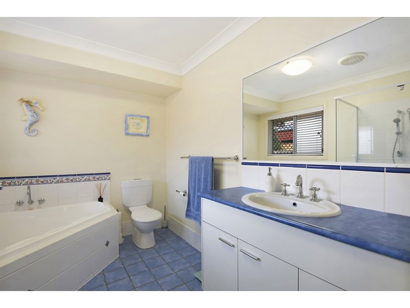 24 CLEARMOUNT CRESCENT, Carindale QLD 4152