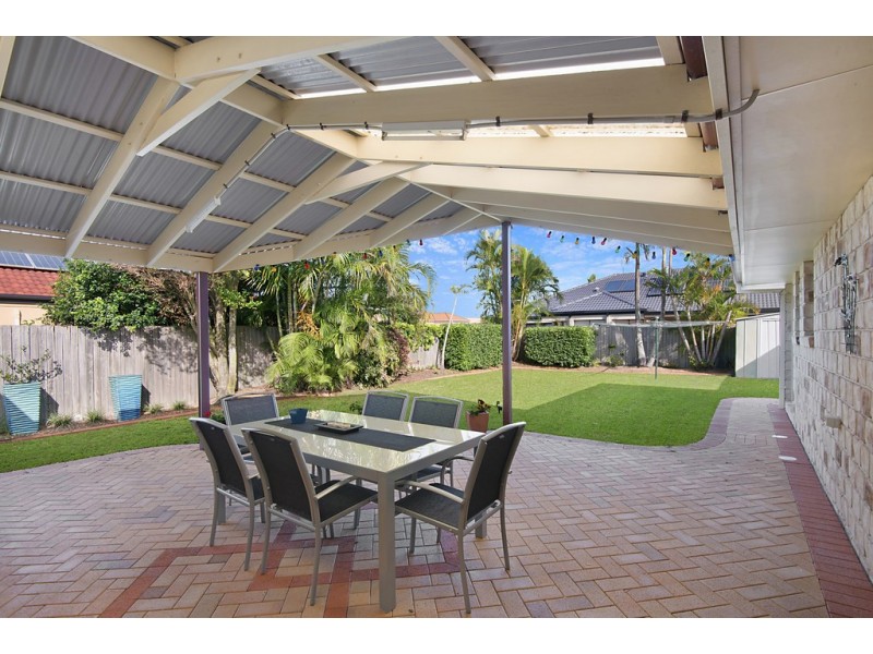 24 CLEARMOUNT CRESCENT, Carindale QLD 4152