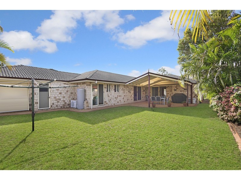24 CLEARMOUNT CRESCENT, Carindale QLD 4152